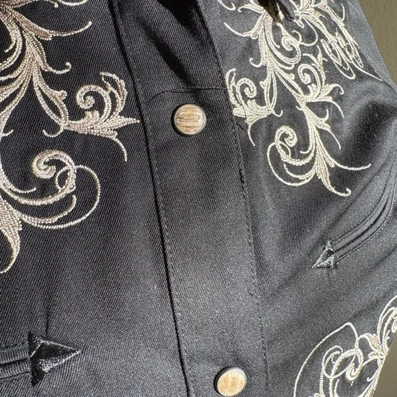Roper Black Button-Up Shirt with Beige Embroidery🖤 - Picture 4 of 9